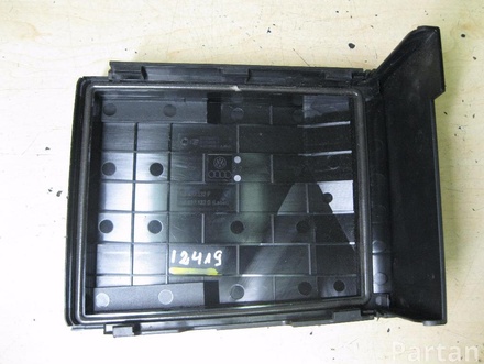 VW 1K0 937 132 F, 1K0 937 132 G / 1K0937132F, 1K0937132G PASSAT (362) 2011 Fuse Box