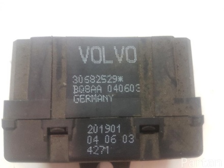 VOLVO 30682529 V70 II (SW) 2004 Heated seat control module