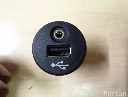 NISSAN JUKE (F15) 2014 Input device