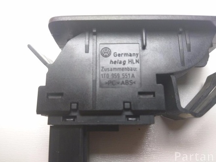 VW 1T0 959 833 A / 1T0959833A TOURAN (1T1, 1T2) 2008 Pushbutton for tank flap actuation